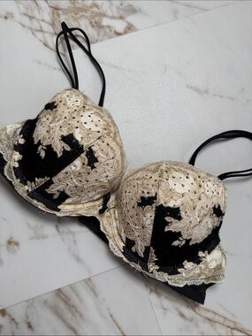 Victorias Secret Very Sexy Push-up Lace Black Gold Bra Bedazzled Sz 36B Lingerie